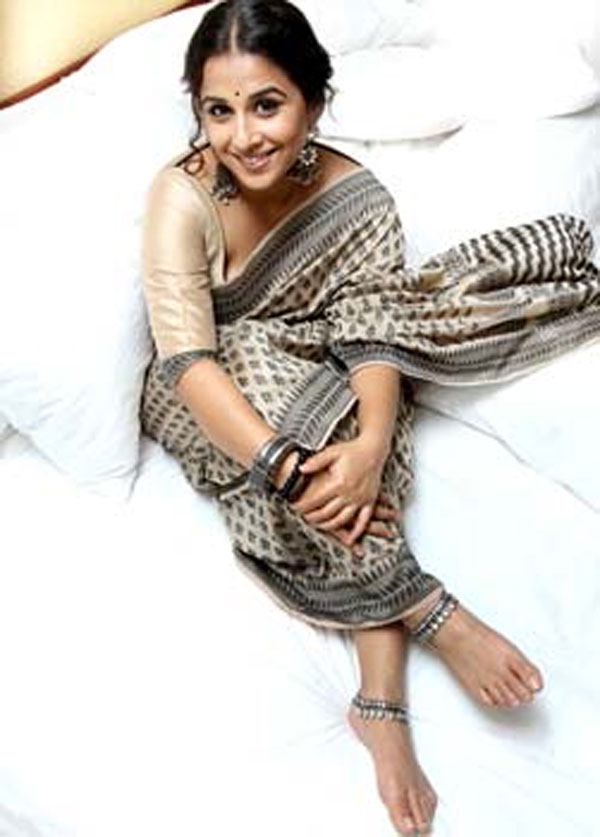 Actress Vidya Balan Latest Hot New Spicy PhotoShoot Stills (7)